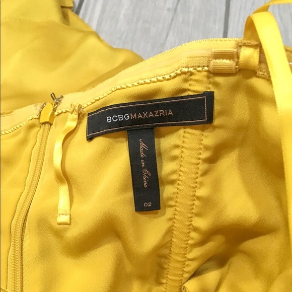 BCBGMAXAZRIA Gold Ruffled Strapless Dress - Size 2 - Picture 4 of 8